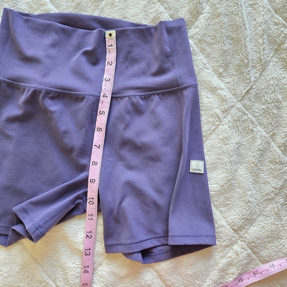 Vuori AllTheFeels Short 4" Women Size S Gym Sporty Lilac Color - Picture 9 of 10